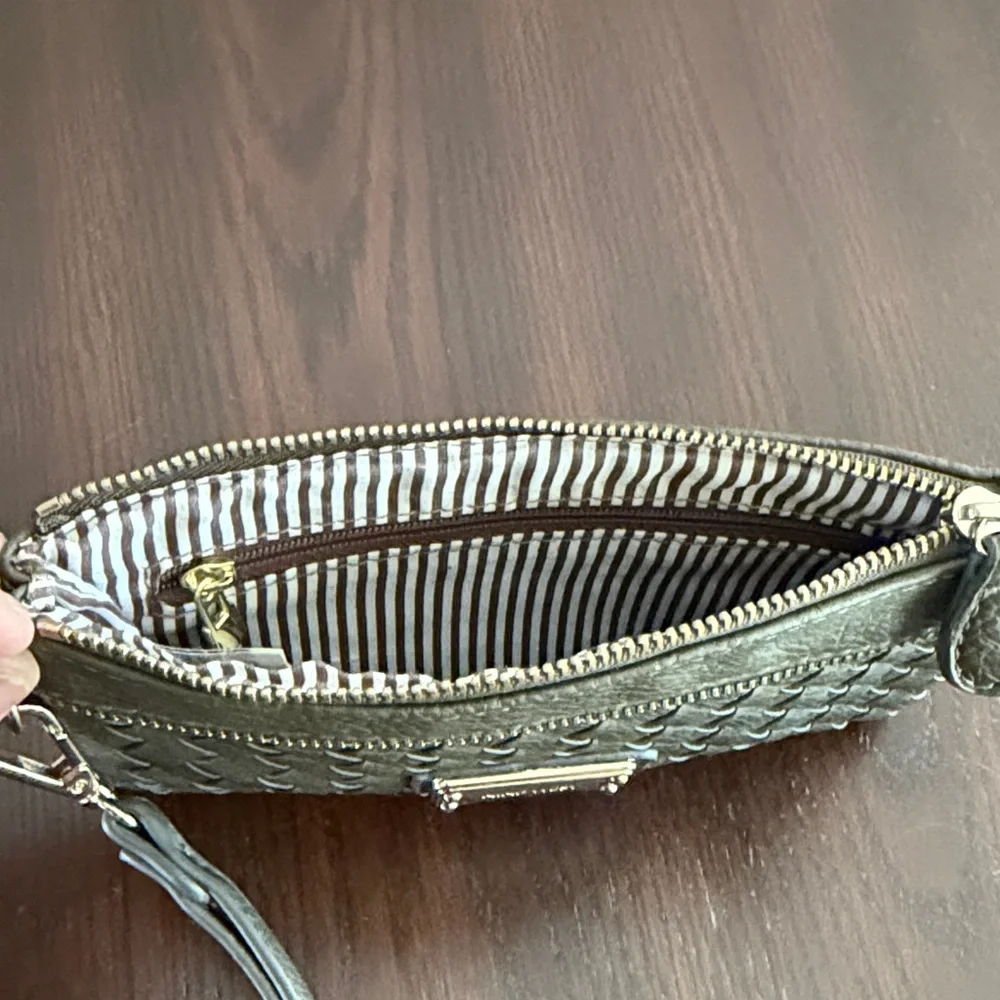Nine West Olive Green Woven Faux Leather Zip Wristlet Clutch NWOT